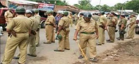 West Bengal: Unidentified people fired bullets on police, two people injured