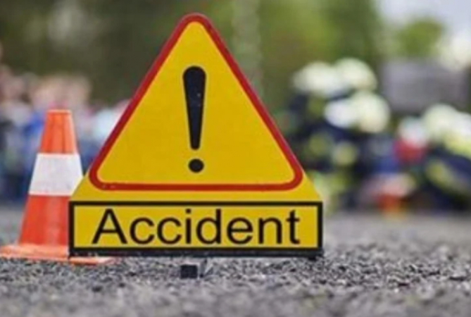 दर्दनाक: आगरा-दिल्ली राष्ट्रीय राजमार्ग पर ट्रालों के बीच भयानक टक्कर, 3 की मौत