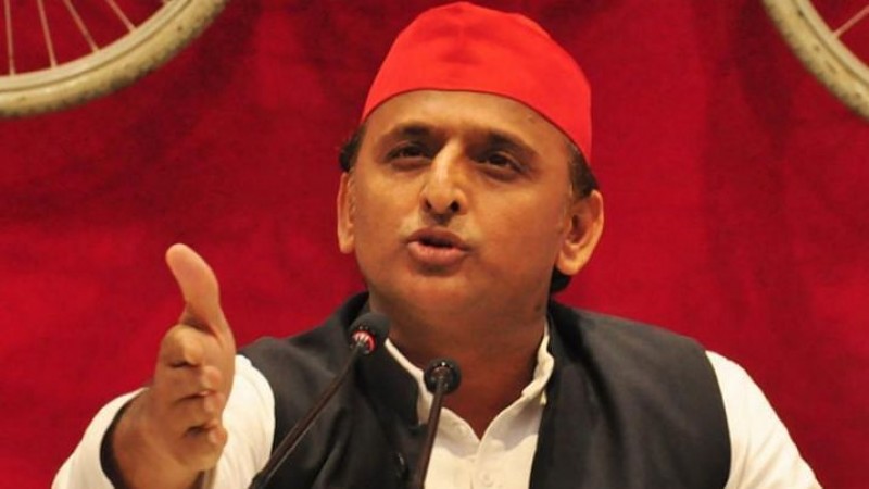 Akhilesh Yadav taken into police custody after he sits on dharna on road