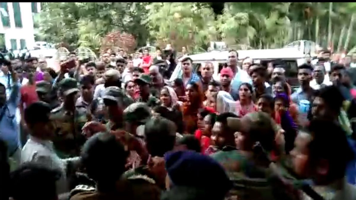 People angry over rape accused, beaten in court premises