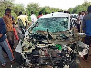 Etah: Truck-bike and auto collide, 3 died and 3 seriously injured
