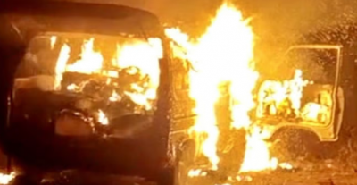 अचानक वाहन में लगी भीषण आग, वाहन चालक ने कूद कर बचायी अपनी जान