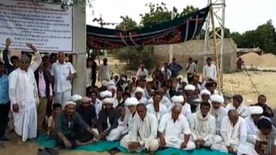 Farmers sitting on strike for seven days demanding water, administration doing nothing