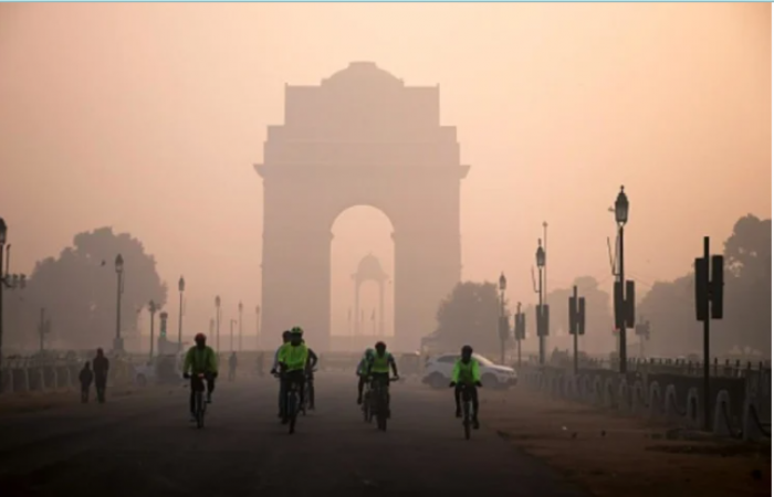 Delhi hit by cold wave with pollution