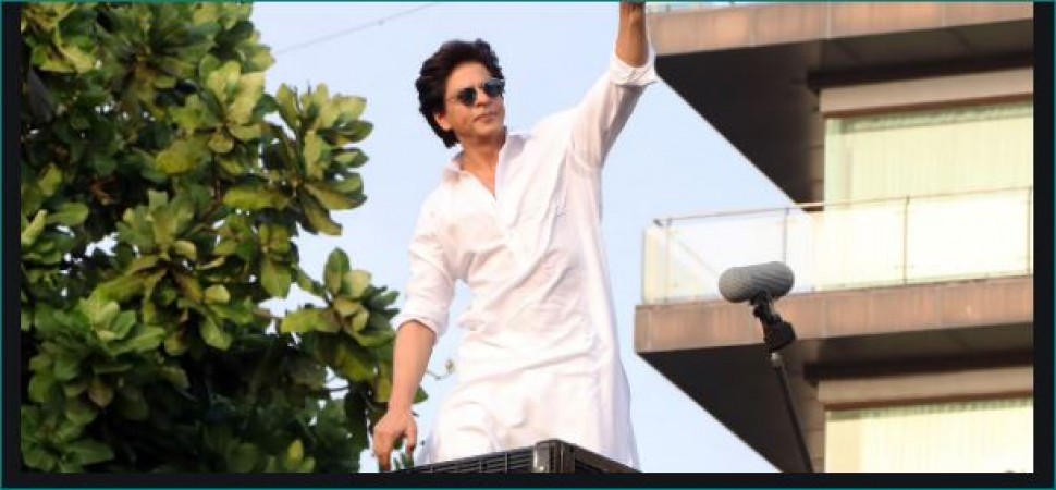 Shah Rukh Khan fans celebrate three decades of actor in film industry
