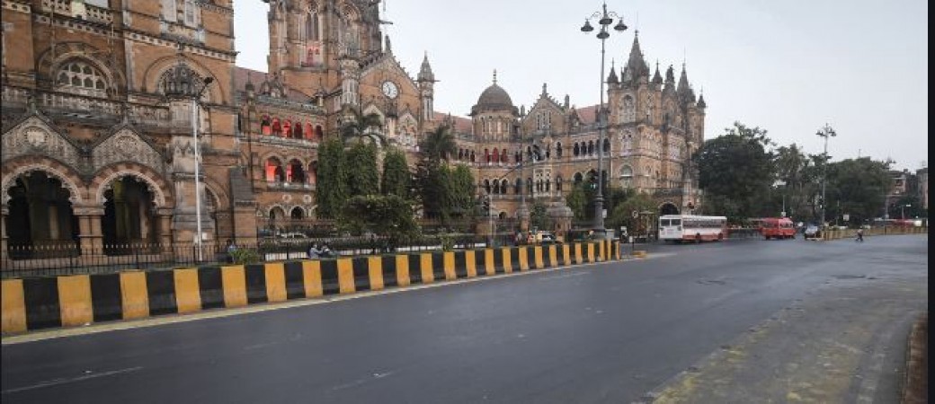 Corona guidelines violated in live Mumbai despite section 144