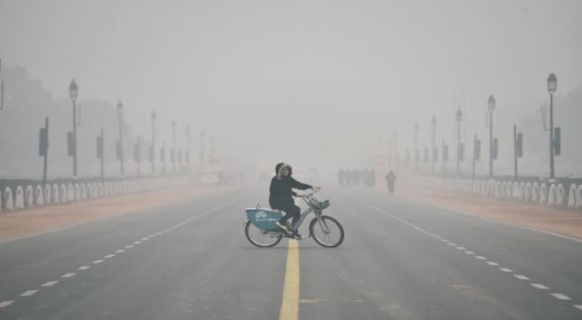 Pollution continues in Delhi, now cold and fog together increase the problem