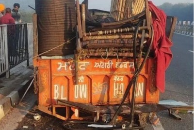 Truck collides with farmers' trolley returning home, 2 killed, 2 injured