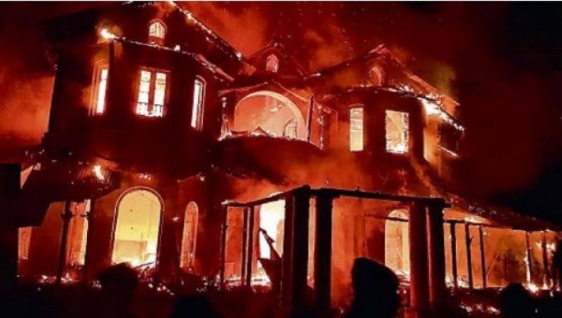 नैनीताल में भड़की भीषण आग, अंग्रेज़ों के जमाने की कोठी जलकर ख़ाक