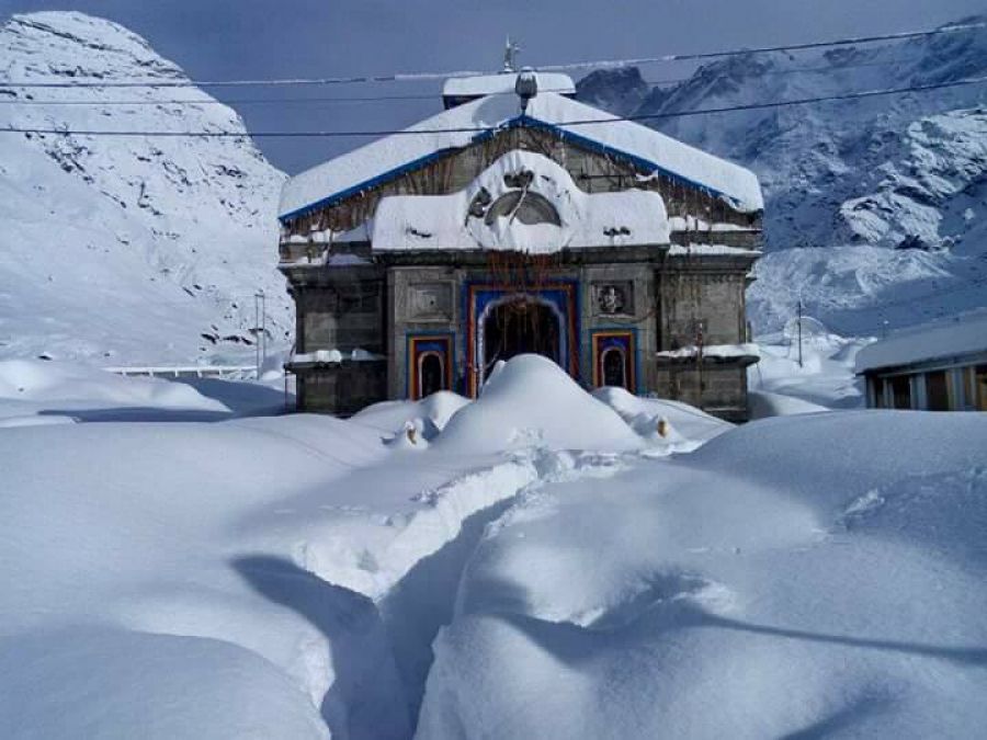 Uttarakhand: Temperature falls after snowfall and rain