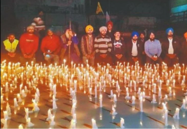Farmers pay tribute to 734 martyred farmers before returning to their homes