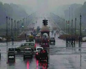 Rain breaks records in Delhi, pollution levels also decrease