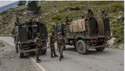 जम्मू कश्मीर में सुरक्षाबलों ने दो दहशतगर्दों को किया ढेर, एक आतंकी गिरफ्तार