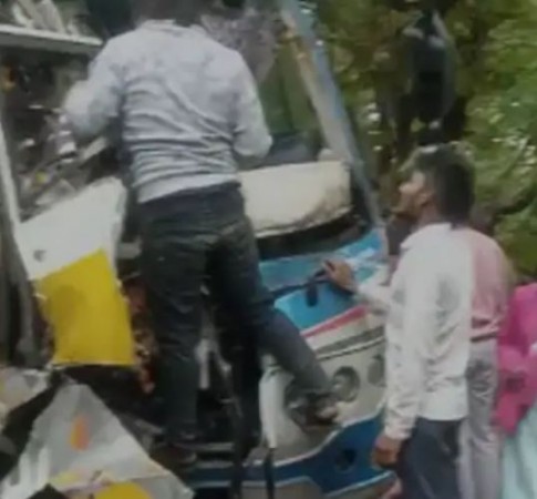 इंदौर बस हादसे में घायलों का आंकड़ा पहुंचा 40 के पार, एक की मौत