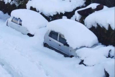 Big storm due to snowfall, 3 vehicles stranded on Auli road