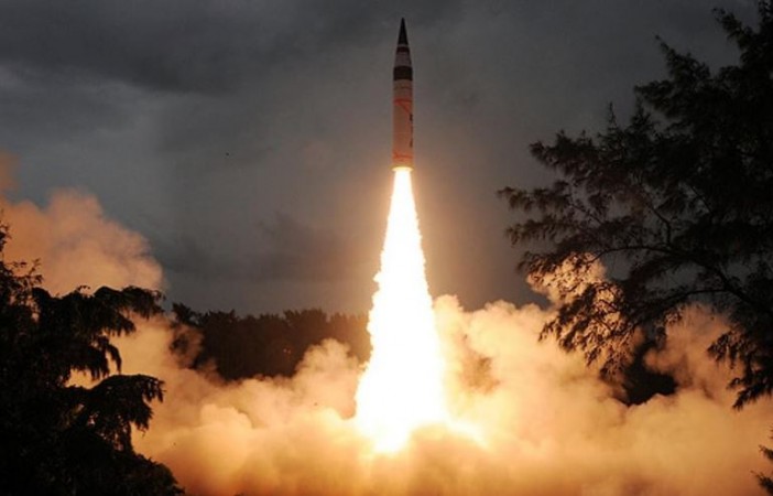 AGNI 5: बॉर्डर से मारा तो लाहौर-बीजिंग तक मचेगी तबाही ! इस भारतीय मिसाइल की दायरे में आधी दुनिया