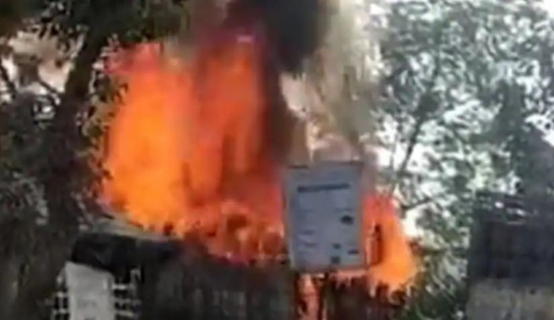 Fire breaks out in truck full of gas cylinders on NH-77