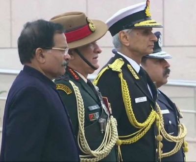 Vijay Diwas: All three army chiefs paid tribute to the martyrs, PM Modi also paid homage