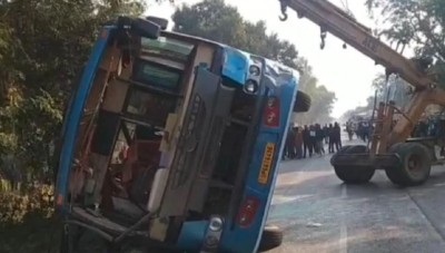 Speeding bus carrying children on tour overturns, 2 died and several injured