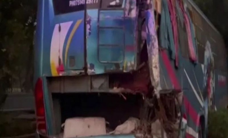 Dangerous accident happened on Noida Expressway, many lives in danger