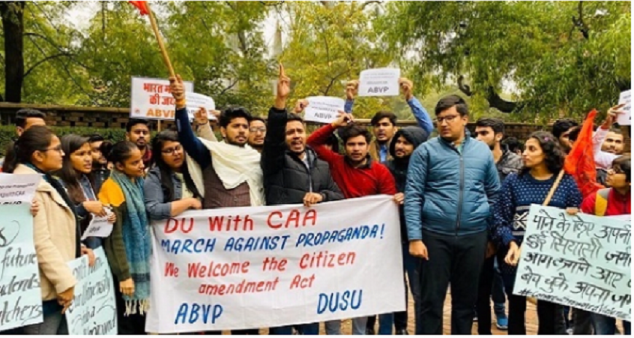 People of Delhi University and Gurugram came in support of CAA