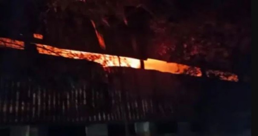 Fire breaks out at textile factory, many people in danger