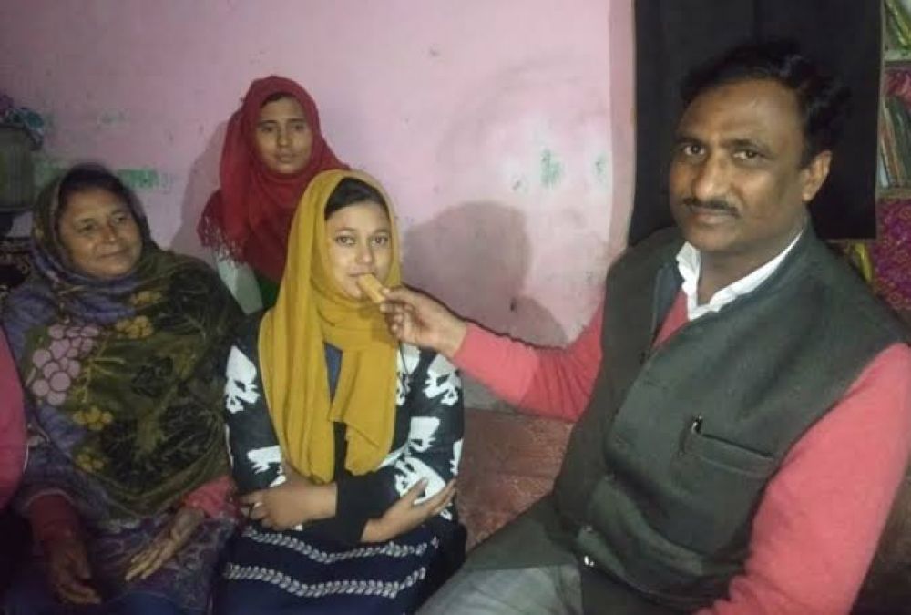 Mother's struggle paid off, daughter of bangle seller became judge