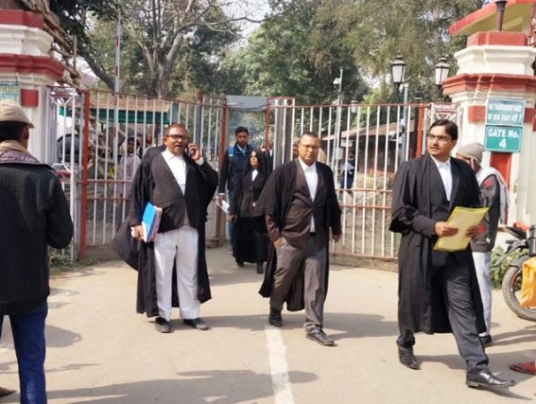 Lawyer kidnapped in broad daylight in front of HC, know the whole case
