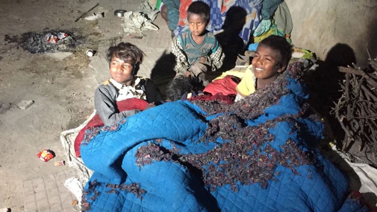 कोटा: ठंड बढ़ने के साथ ही रैन बसेरों में बढ़ी भीड़, सड़कों पर सोने को विवश बेघर लोग