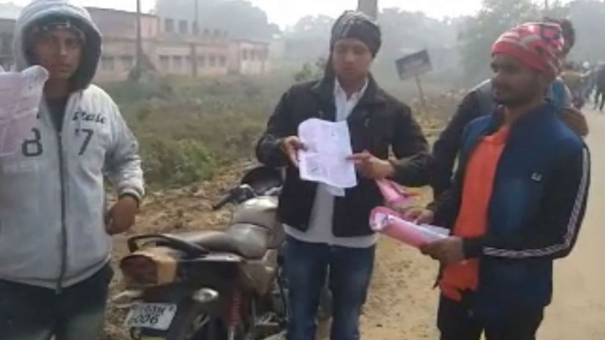 बिहार: दरोगा भर्ती परीक्षा देने आए परीक्षार्थियों ने किया हंगामा, लगाया पेपर लीक होने का आरोप