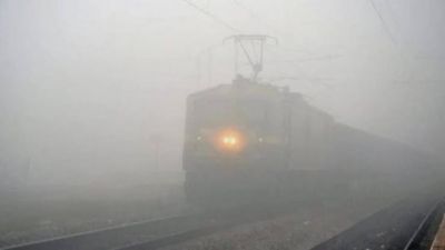 ठंड की बढ़ी मार, 32 ट्रेनों का समय परिवर्तित