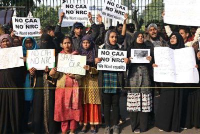 Slogans against Delhi Police, mother sitting on dharna with girls in protest against CAA and NRC in Jamia