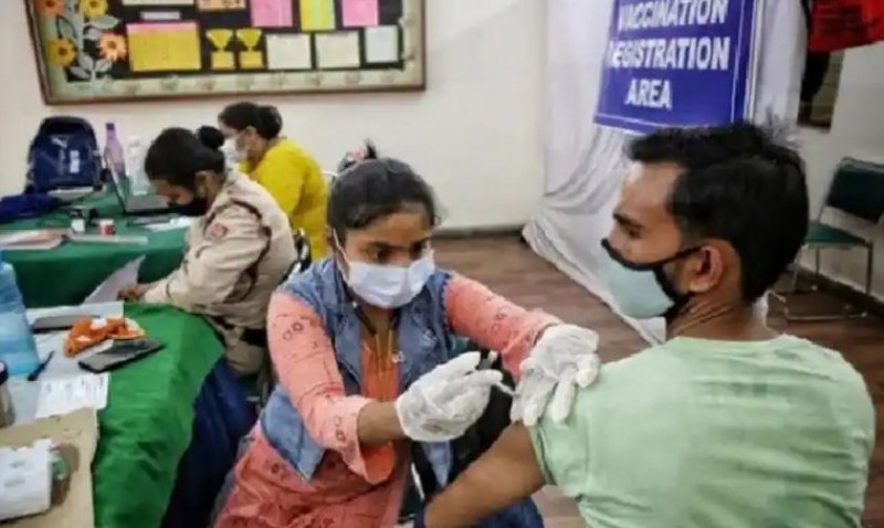 कोरोना से जंग में भारत की बड़ी उपलब्धि, देश की 60 फीसद व्यस्क आबादी का टीकाकरण पूरा