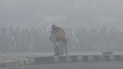 दिल्ली-एनसीआर में शीतलहर का प्रकोप, 5 डिग्री तक लुढ़का पारा