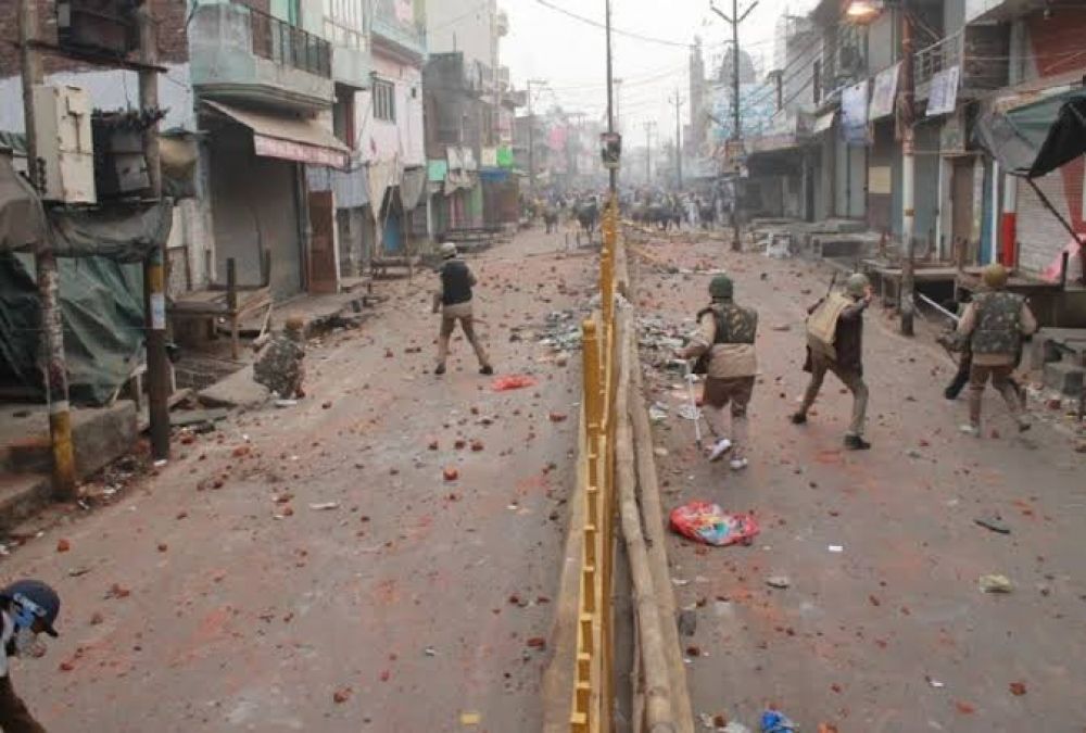Meerut violence: Intelligence department gets input bricks and stones, police also scared