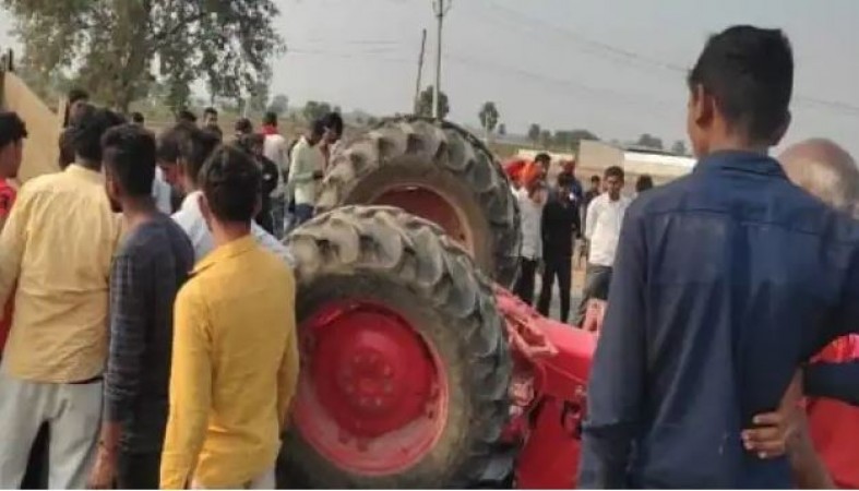बिहार: गया में बालू से लदा ट्रेक्टर पलटा, 3 मजदूरों की दर्दनाक मौत, 2 घायल