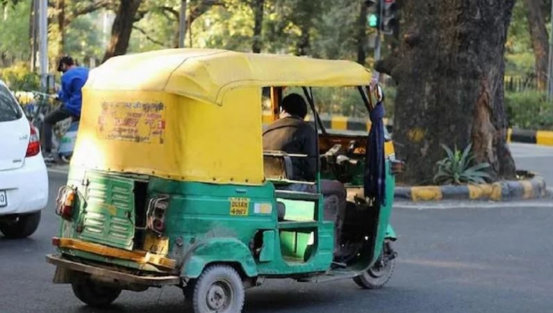 मुंबई-अहमदाबाद हाइवे पर हुई यात्री से लूट, हैरान कर देने वाला है मामला