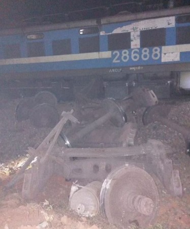 Dangerous collision in 2 trains, engine blew up