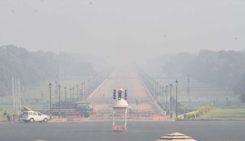 उत्तर भारत में शीतलहर का सितम जारी, दिल्ली-यूपी में छाया घना कोहरा