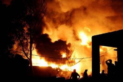 उत्तर प्रदेश: मेरठ की कागज़ फैक्ट्री में भड़की भीषण आग, लाखों का माल जलकर ख़ाक