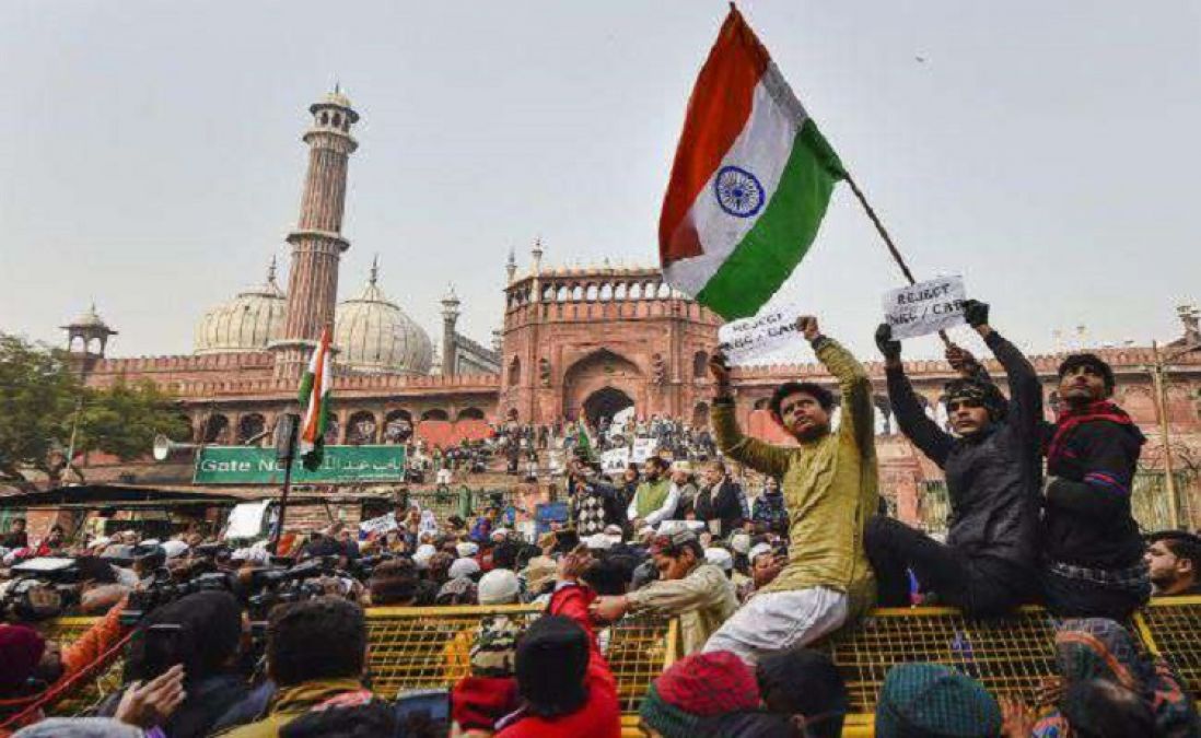 Protesters gather outside Jama Masjid after prayers, chants 'Save the Constitution'