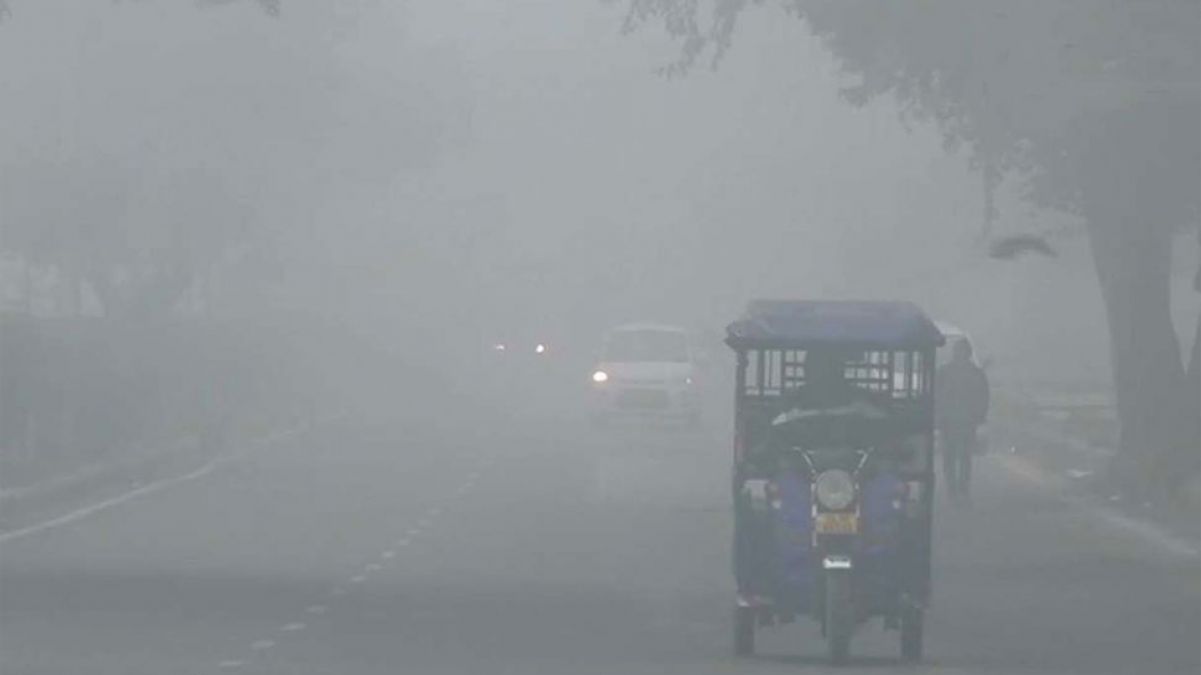 शीतलहर से काँपी राजधानी, दिल्ली में 2.4 डिग्री सेल्सियस पहुंचा पारा