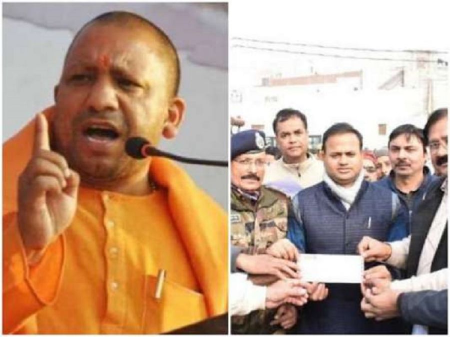 Recovery will be done: The impact of the toughness of CM Yogi, the people of Bulandshahr handed over 6 lakh rupees to the DM himself