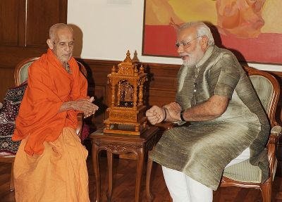 कर्नाटक: पेजावर मठ के प्रमुख श्री विश्वेश तीर्थ स्वामी का दुखद निधन, पीएम मोदी भी ले चुके हैं आशीर्वाद