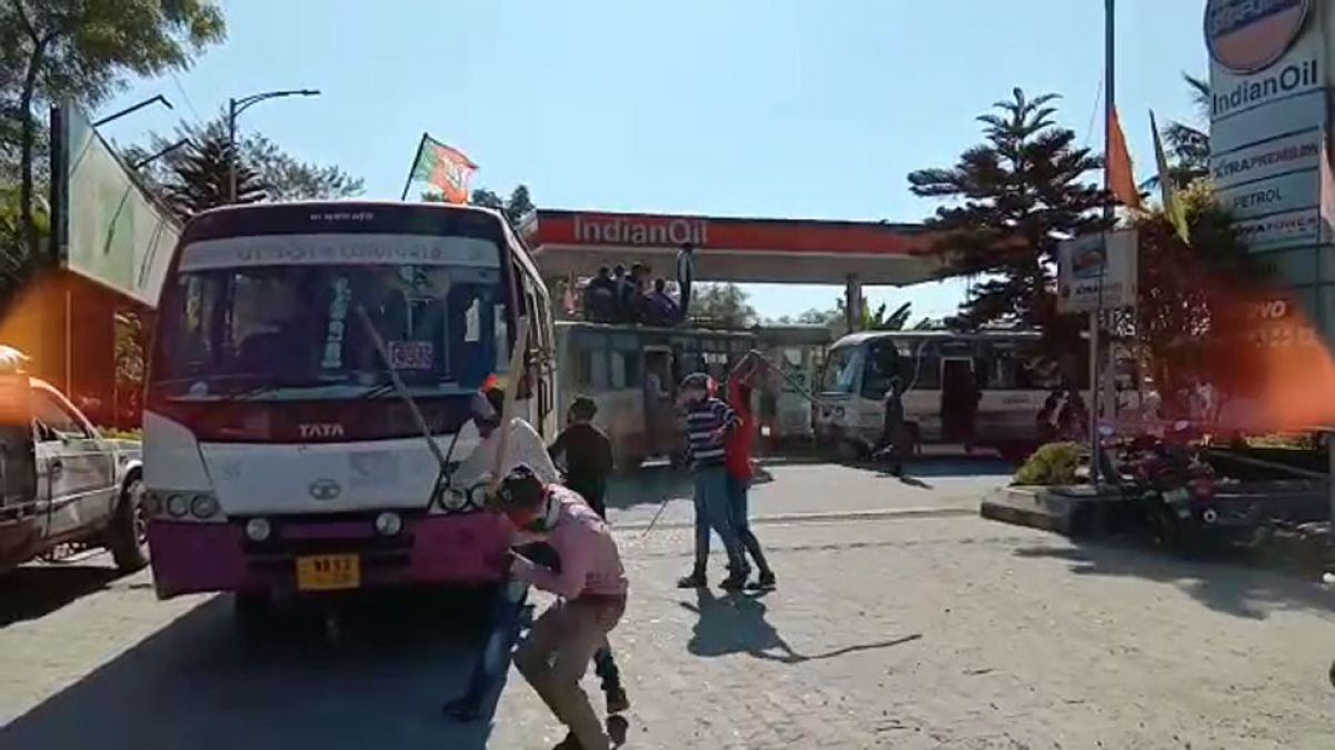 TMC वर्कर्स का भाजपा कार्यकर्ताओं पर हमला, घरों और वाहनों में की तोड़फोड़