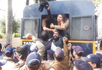 PM Modi will reach Haldwani in some time, police arrested Youth Congressmen going to protest