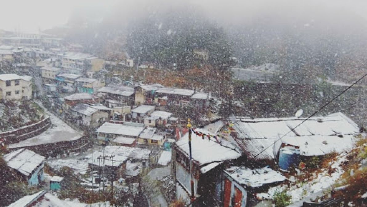 Cold wave conditions in Mussoorie, tourists enjoying it