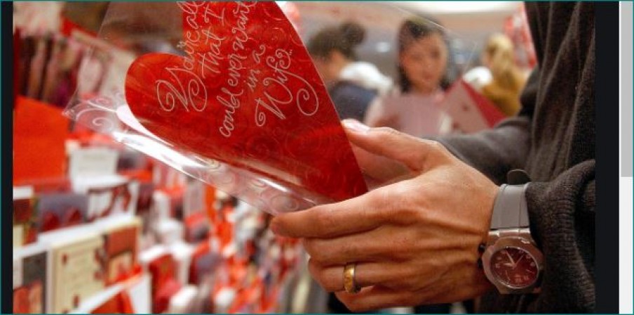 Valentine's Day: Do not click on 'free gift card' link, police issued alert
