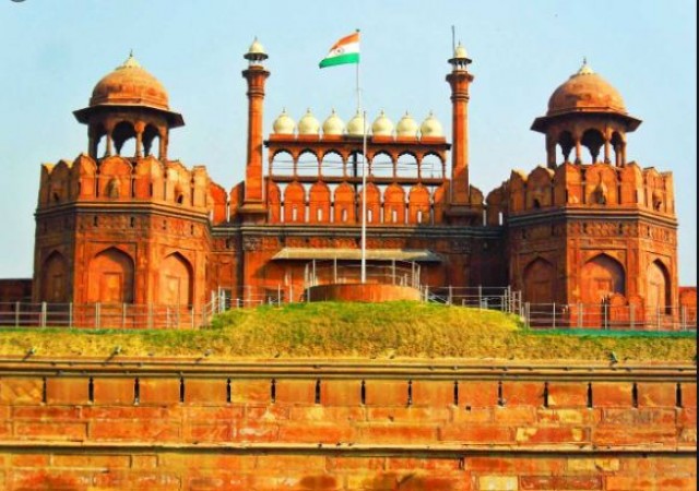 Red fort closed for general public and tourists, government issues order