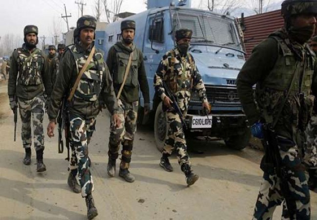 Terrorist attack in Srinagar, panic among people